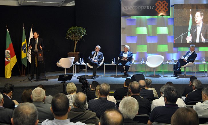 Eduardo Gianetti palestrou no 5° Encontro de Presidentes e Executivos de Cooperativas