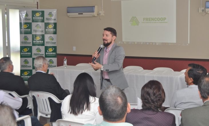 Coordenador jurídico da Ocergs, Tiago Machado, palestrou durante o Seminário das Frencoops Municipais em São Sepé