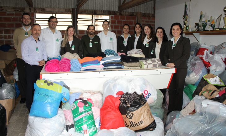 Participantes do “Práticas de Sustentabilidade” fazem doação de roupas