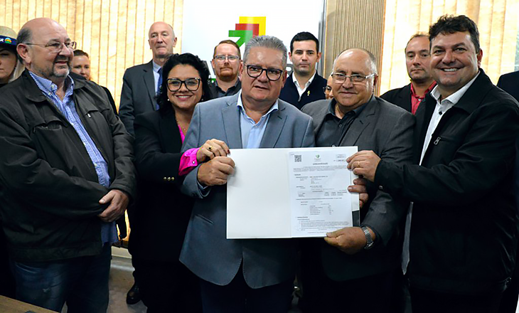 Governador do RS entrega Licença de Instalação da PCH Linha 11 para a Ceriluz