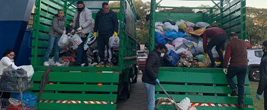 Campanha do Agasalho Iom Mitzah arrecada três caminhões de doações neste domingo