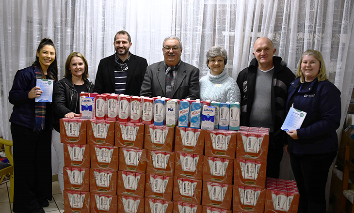 Certel doa 500 litros de leite para Horta Comunitária de Teutônia
