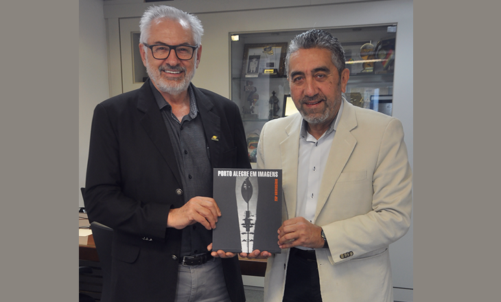 Presidente da Unicred Porto Alegre visita Sistema Ocergs e entrega livro que homenageia história de Porto Alegre