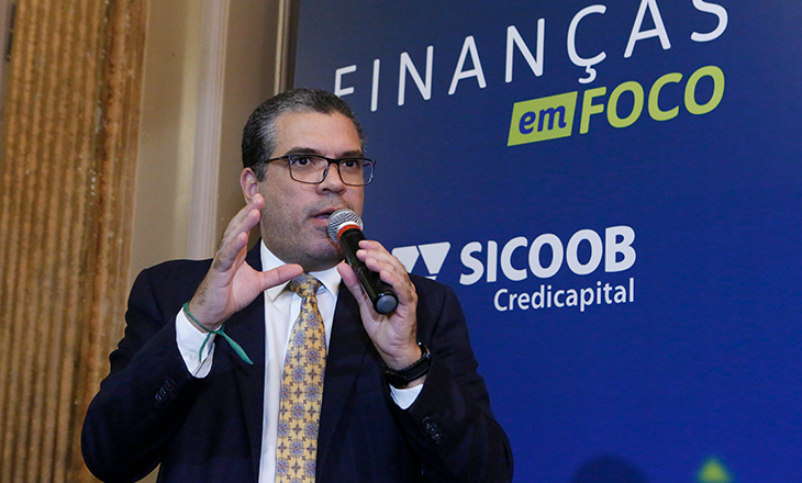 Com o tema “Brasil pós-eleição – o que esperar do cenário econômico”, evento do Sicoob Credicapital reúne cooperados em Porto Alegre