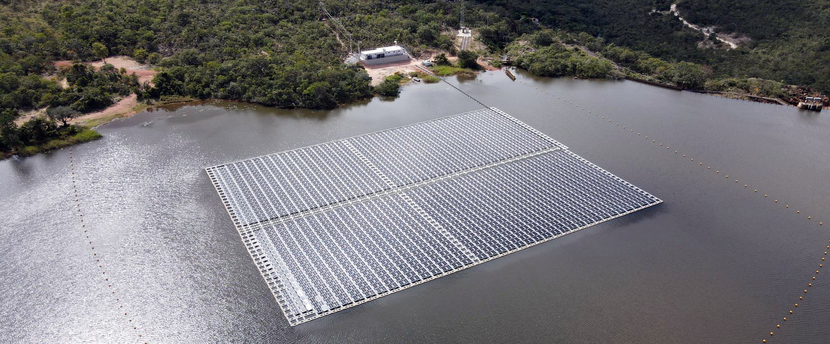 Creral e Mil Engenharia colocam em operação a maior usina solar flutuante do Brasil
