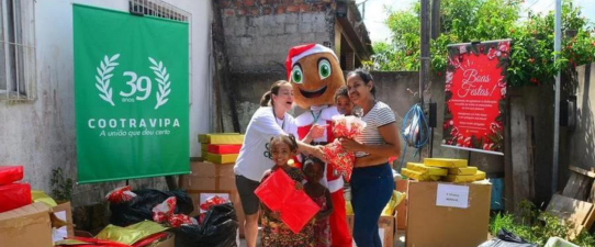 Cootravipa realiza ação solidária de Natal com doações