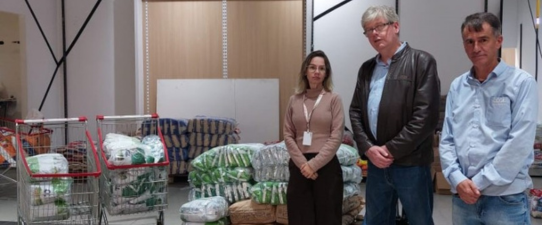 CCGL doa 400 kg de leite em pó para vítimas de enchentes em Rio Grande
